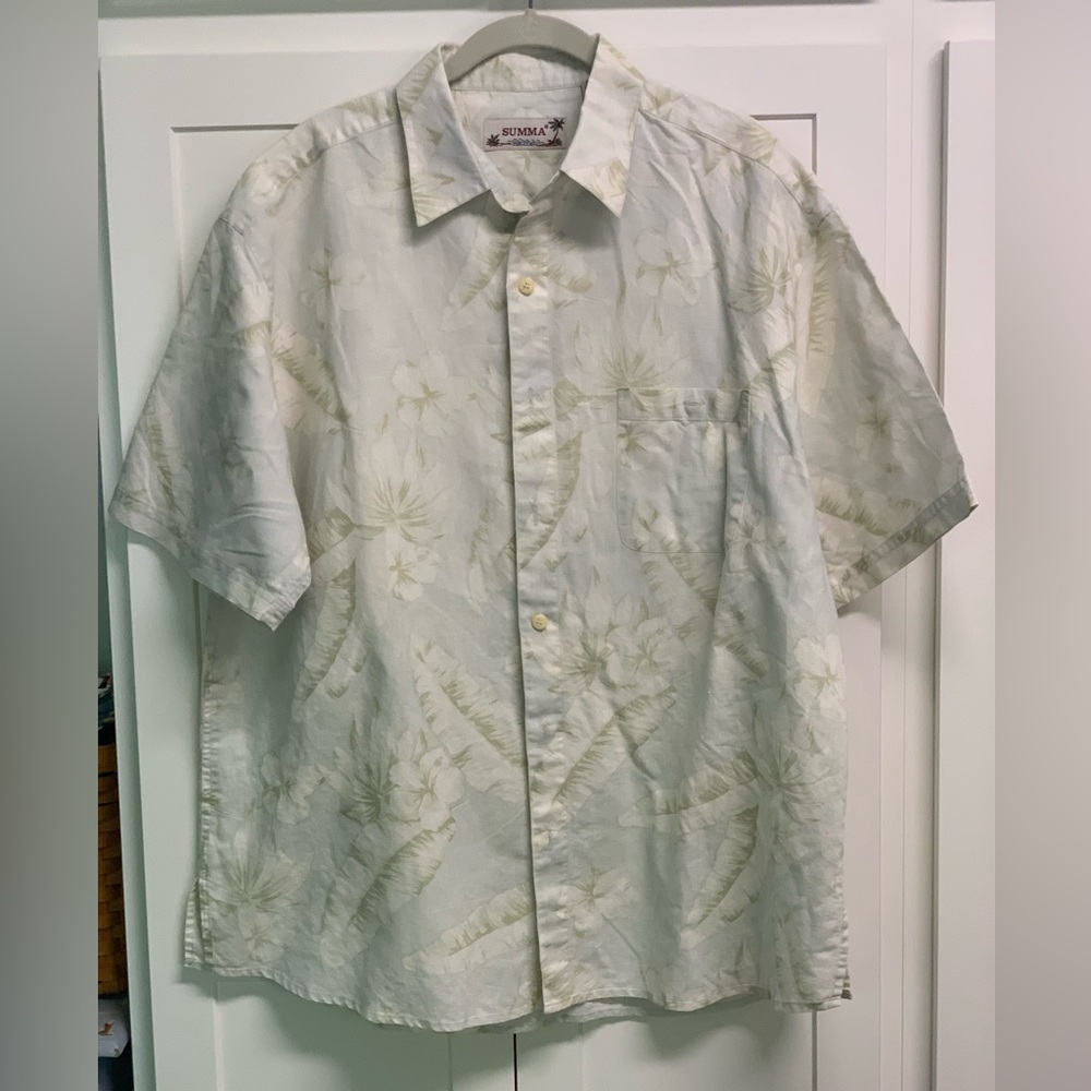 Men’s large SUMMA brand shirt, Hawaiian floral print very light colored